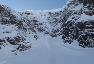 Jiehkkevarri 1833 m – Traversing the island via the highest mountain in Lyngen and skiing a wonderful couloir – a venture that could become tomorrow’s classic